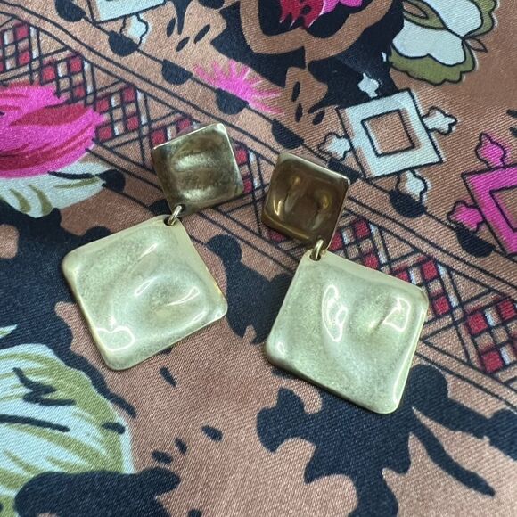 Gold Earrings - Picture 2 of 3